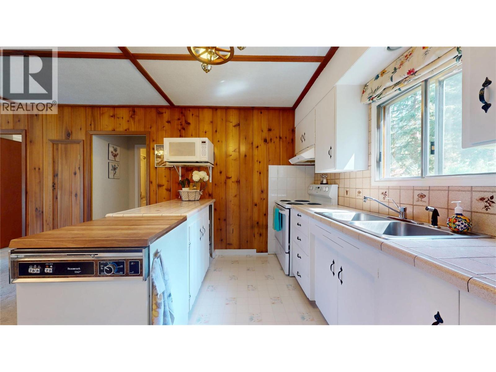 2401 Garbutts Lake Road, Fort Steele, British Columbia  V0B 2J0 - Photo 5 - 10384115