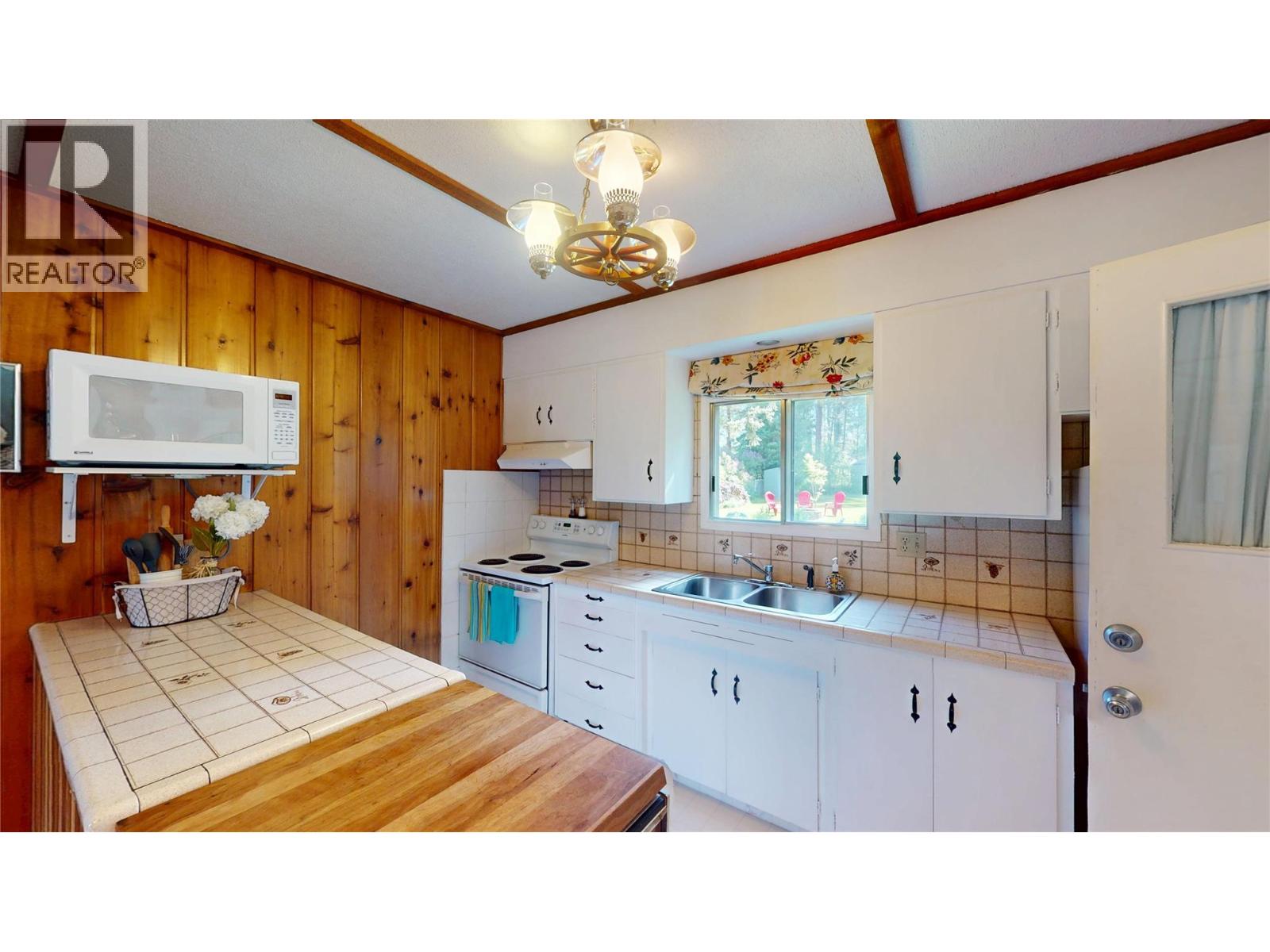 2401 Garbutts Lake Road, Fort Steele, British Columbia  V0B 2J0 - Photo 6 - 10384115