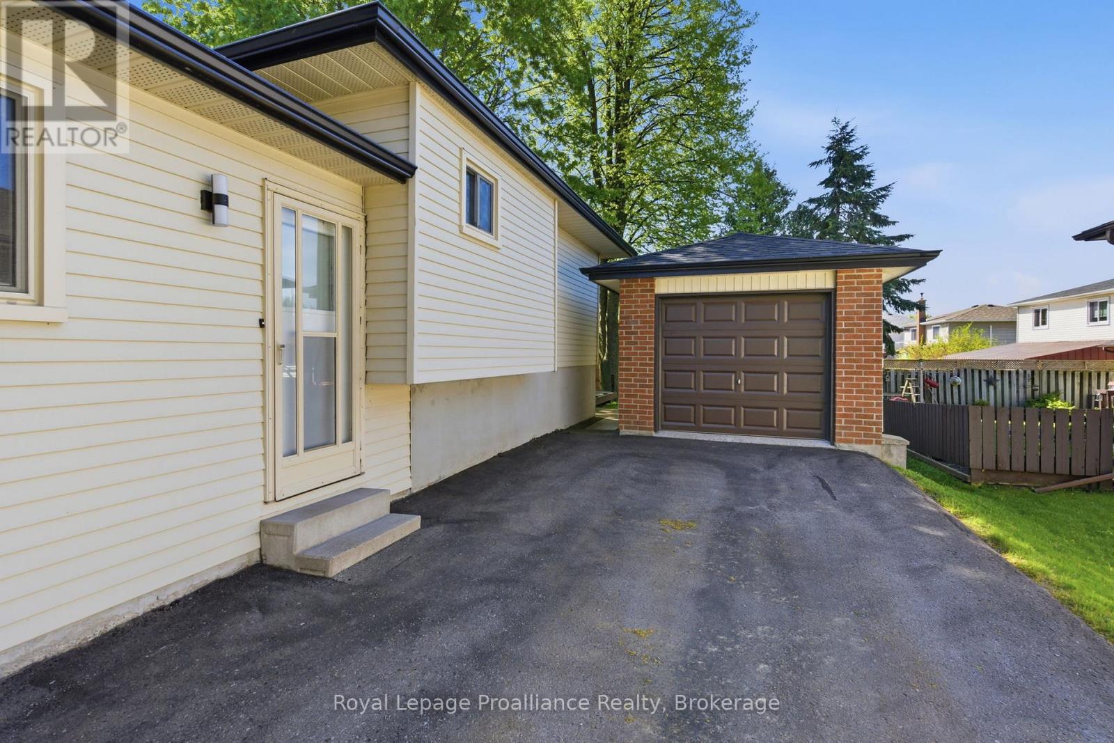 629 Mackechnie Crescent, Cobourg, Ontario  K9A 4Y1 - Photo 5 - X13189734