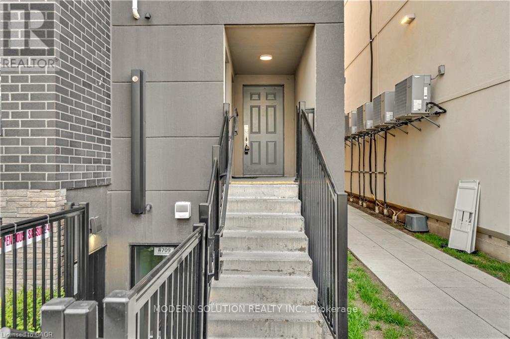 712 - 1131 Cooke Boulevard, Burlington, Ontario  L7T 0C3 - Photo 3 - W13187820
