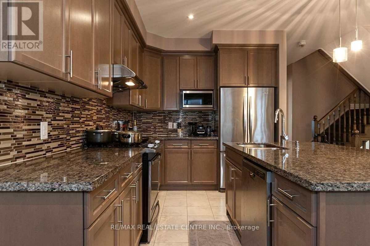 158 Rising Hill Ridge, Brampton, Ontario  L6Y 6B1 - Photo 4 - W13188084