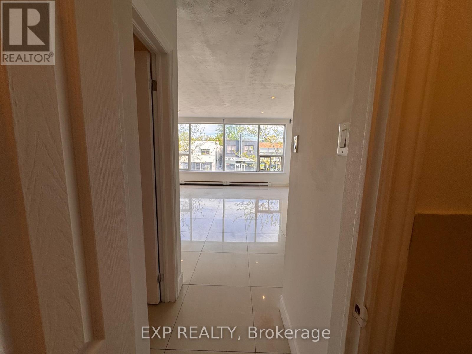 1 - 256 Lakeshore Road E, Mississauga, Ontario  L5G 1G9 - Photo 14 - W13188428
