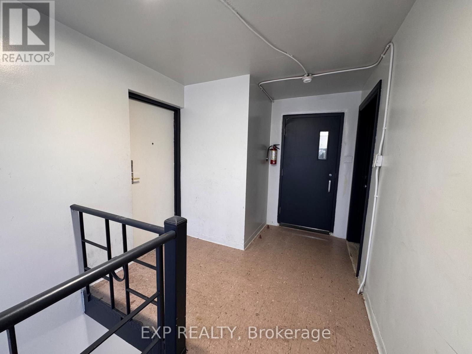 1 - 256 Lakeshore Road E, Mississauga, Ontario  L5G 1G9 - Photo 4 - W13188428