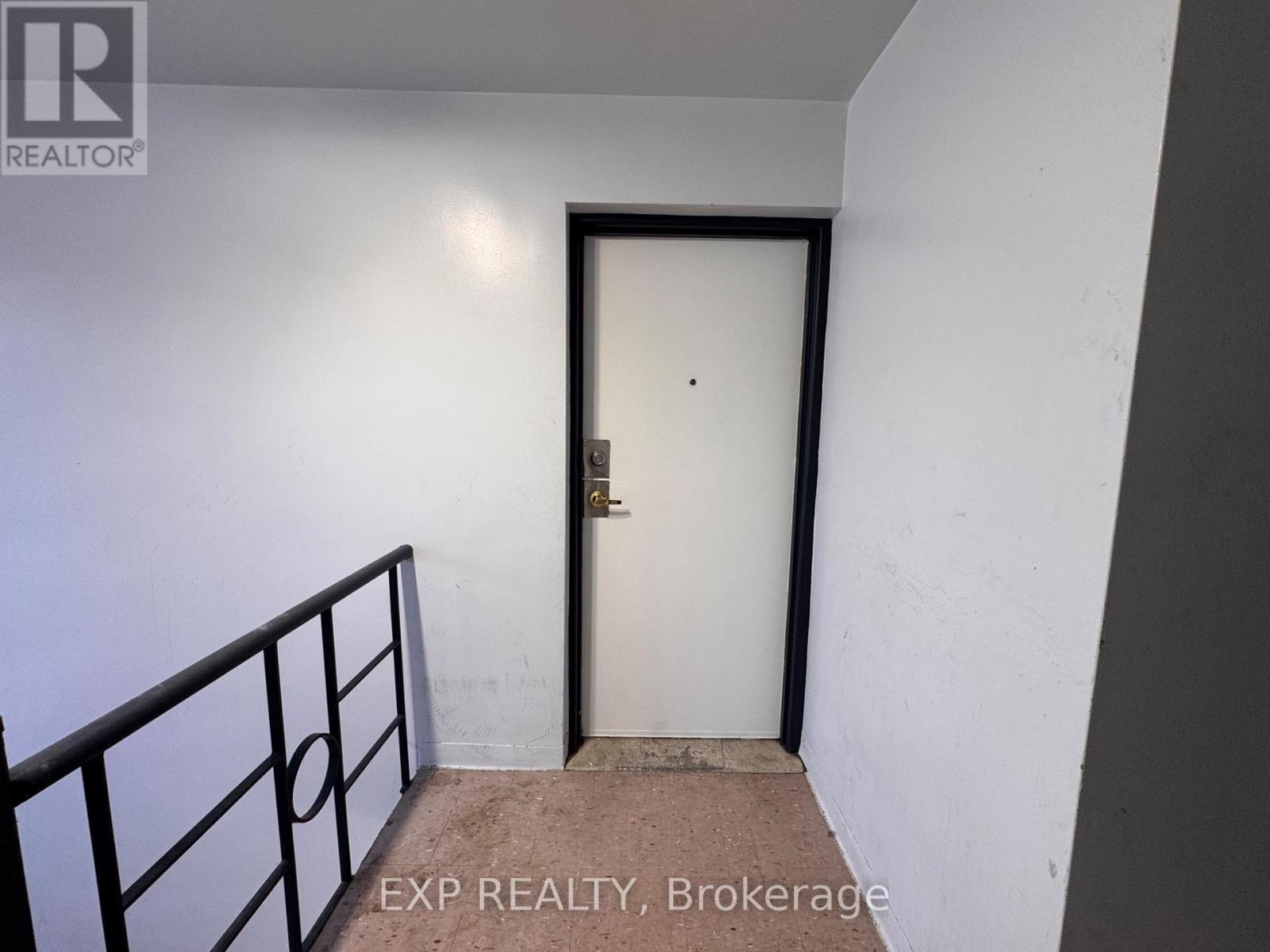1 - 256 Lakeshore Road E, Mississauga, Ontario  L5G 1G9 - Photo 5 - W13188428