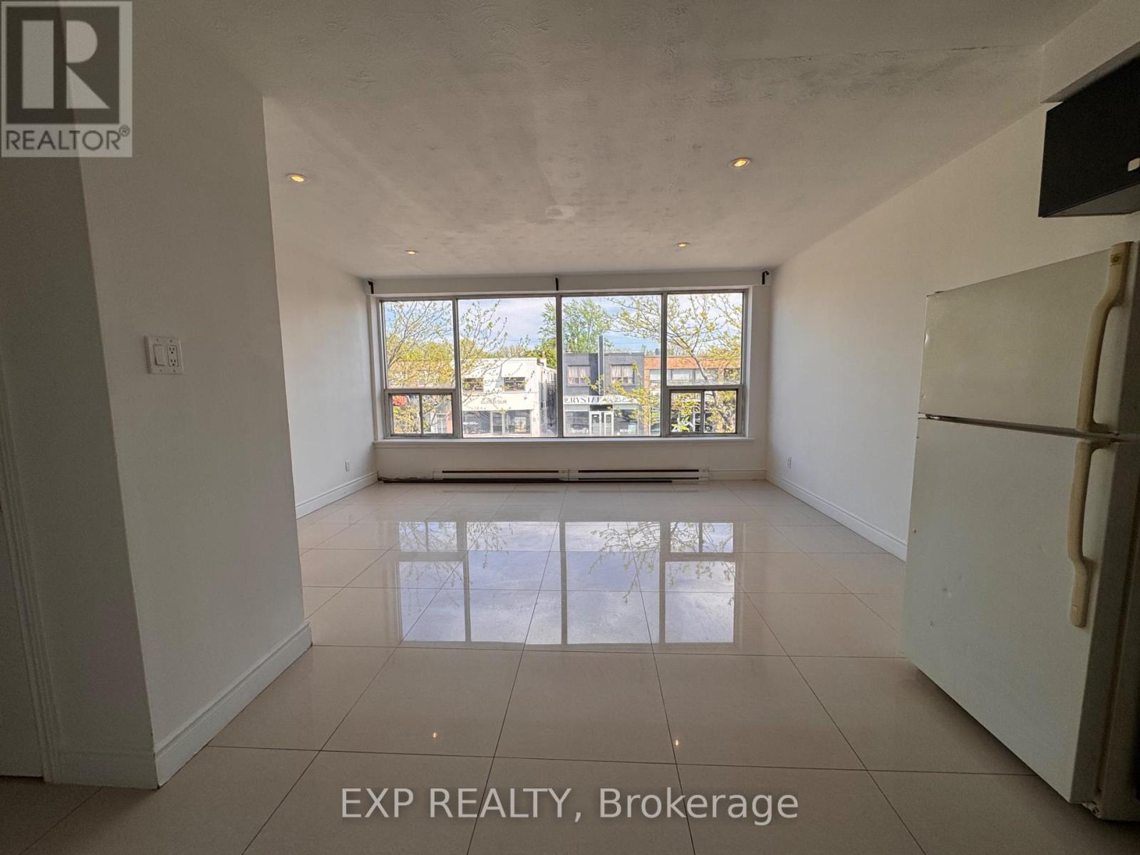 1 - 256 Lakeshore Road E, Mississauga, Ontario  L5G 1G9 - Photo 7 - W13188428