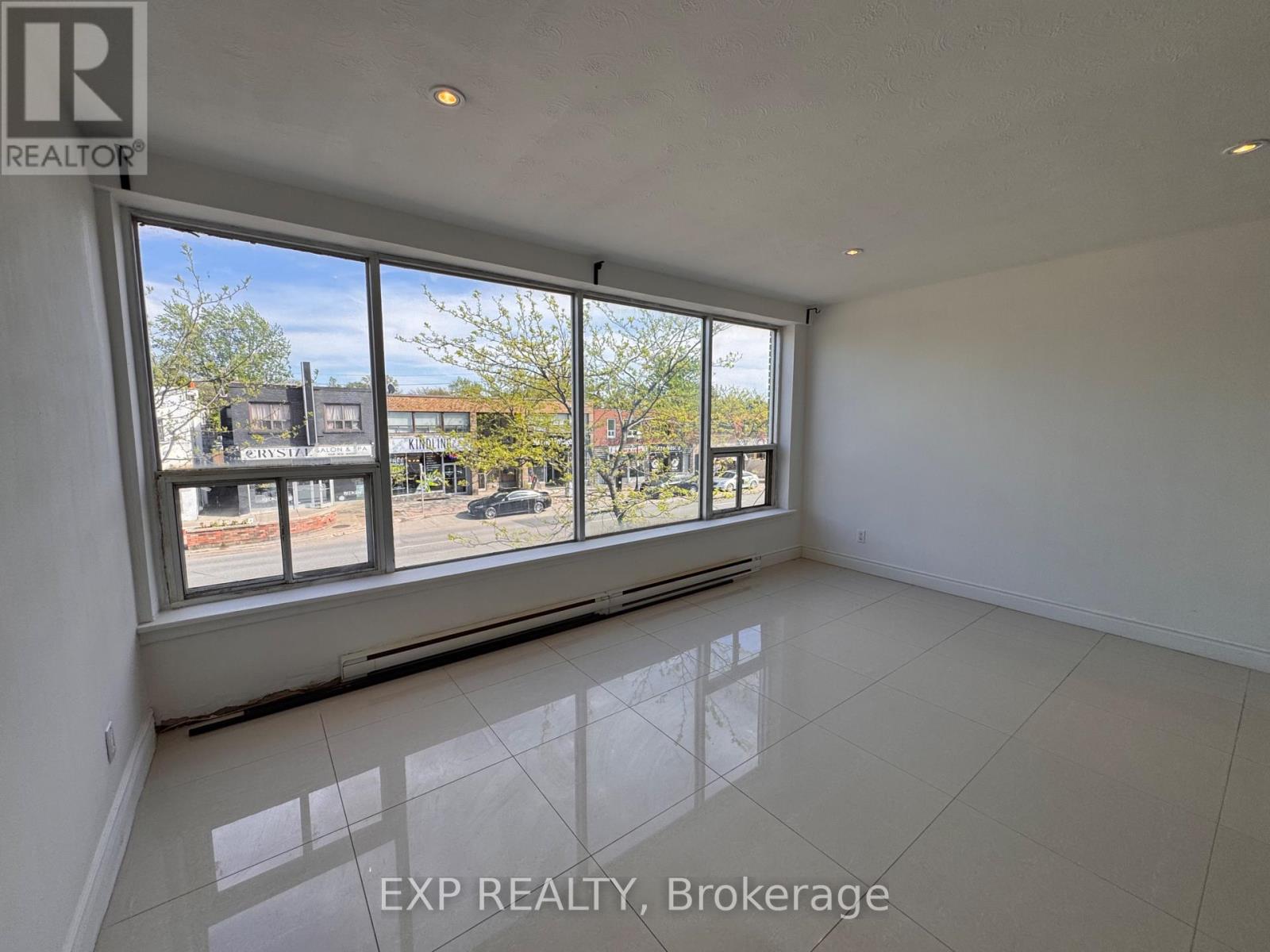 1 - 256 Lakeshore Road E, Mississauga, Ontario  L5G 1G9 - Photo 8 - W13188428