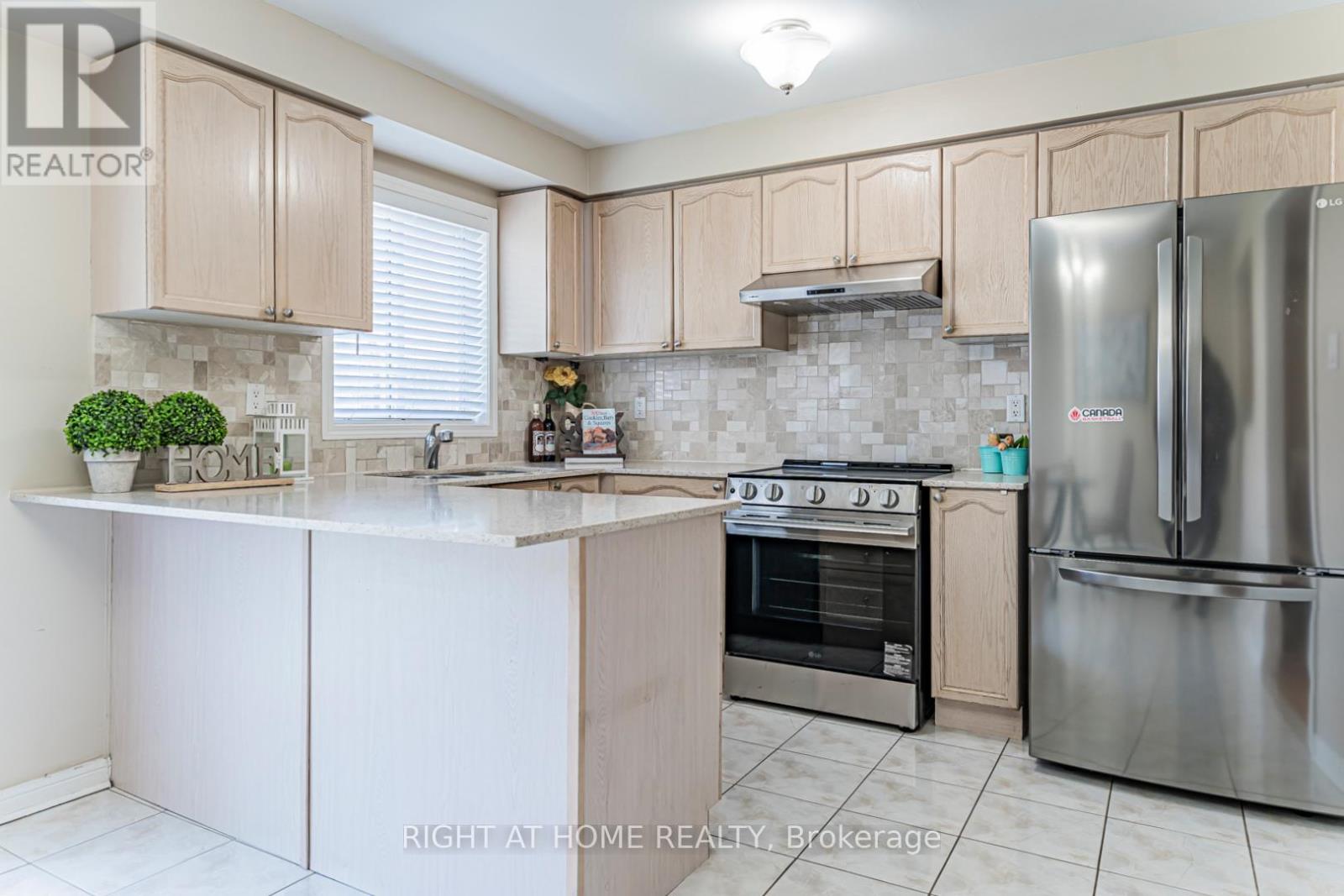 604 Summer Park Crescent, Mississauga, Ontario  L5B 4E9 - Photo 10 - W13189000