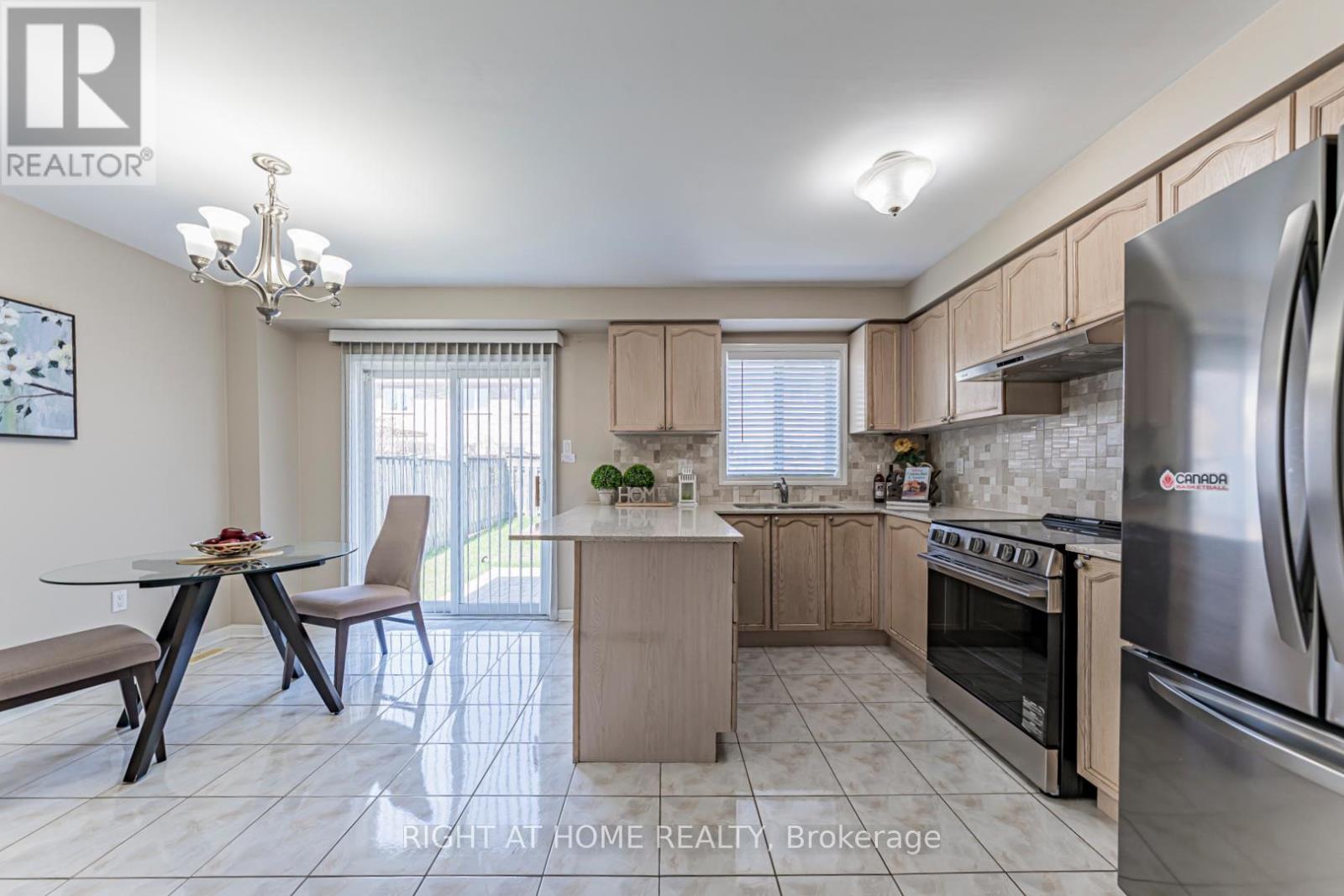 604 Summer Park Crescent, Mississauga, Ontario  L5B 4E9 - Photo 9 - W13189000