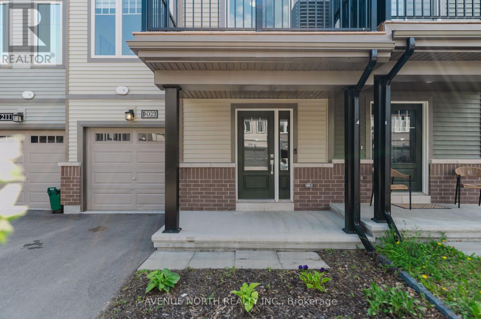 209 Attwell Private, Ottawa, Ontario K2K 0P6 - Photo 2 - X13190208