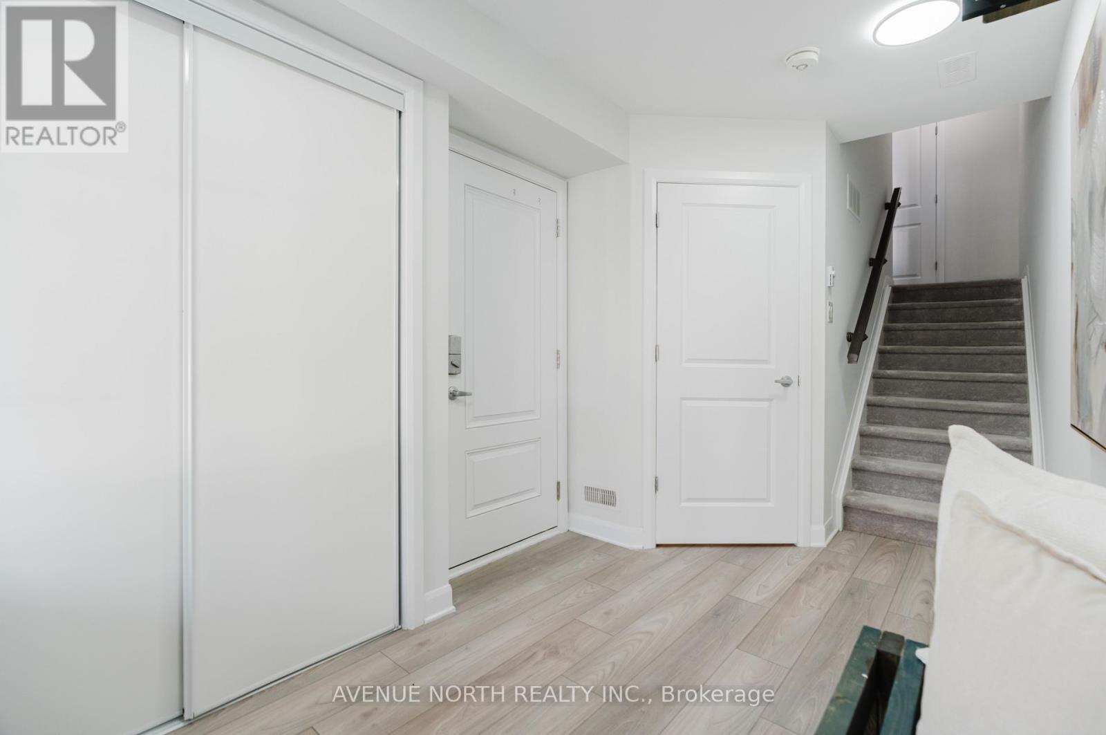 209 Attwell Private, Ottawa, Ontario K2K 0P6 - Photo 5 - X13190208