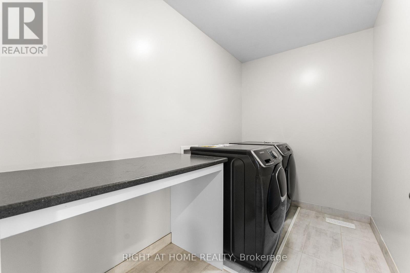 35 Plank Street, Ottawa, Ontario  K2V 0M4 - Photo 18 - X13190272