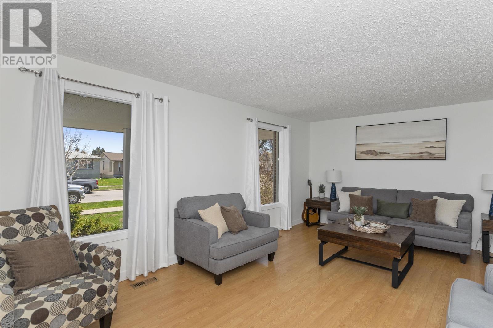 415 Chelsea Cres, Thunder Bay, Ontario  P7B 5P8 - Photo 3 - TB2601219