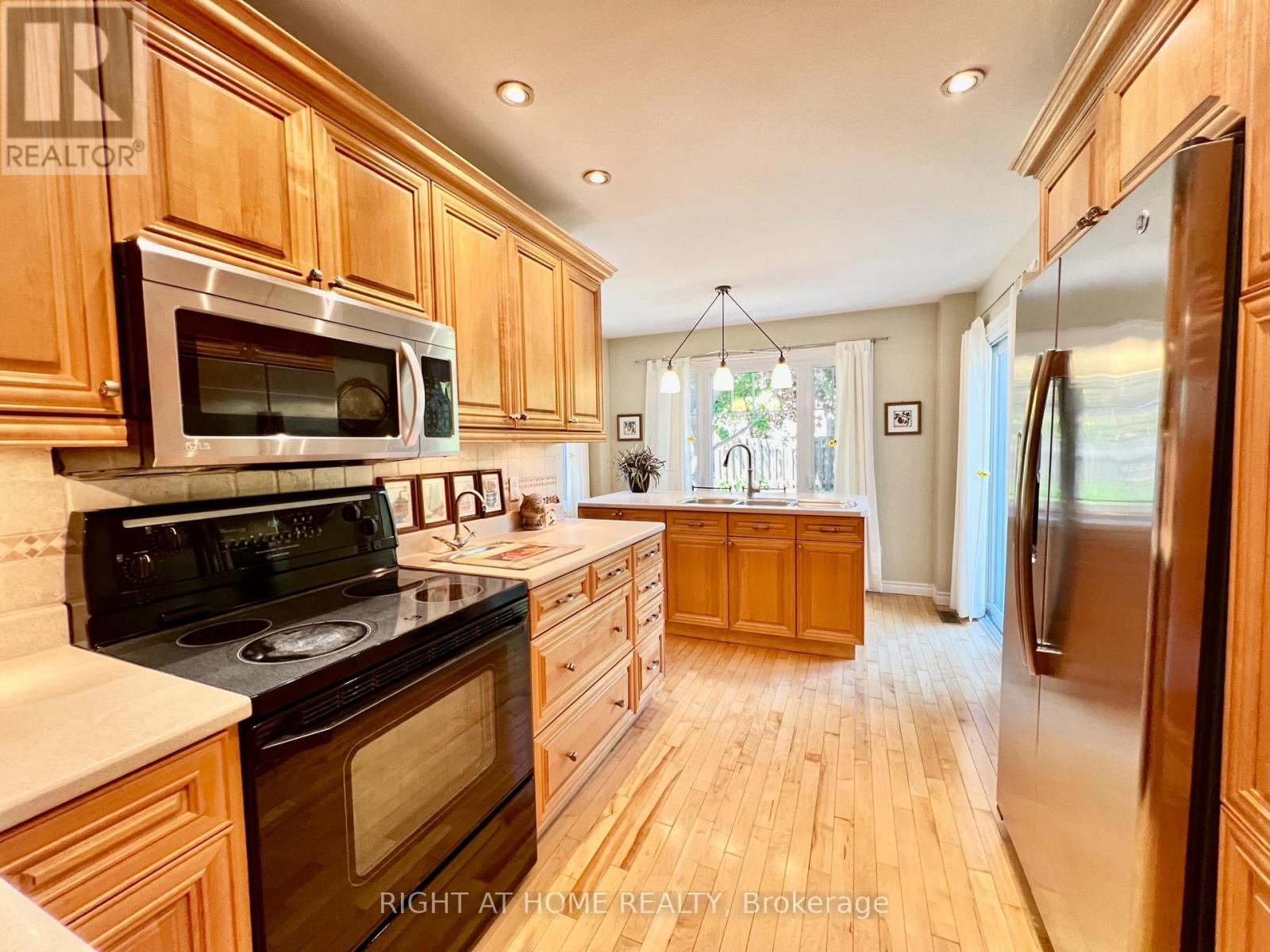 4 Silverbirch Place, Whitby, Ontario  L1R 1X7 - Photo 14 - E13050786