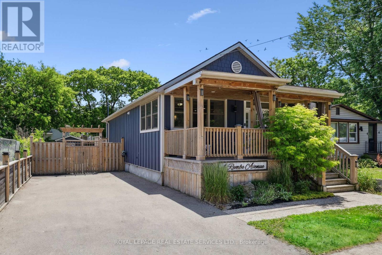 4 Rembe Avenue, Hamilton, Ontario  L8H 7G6 - Photo 3 - X13188082
