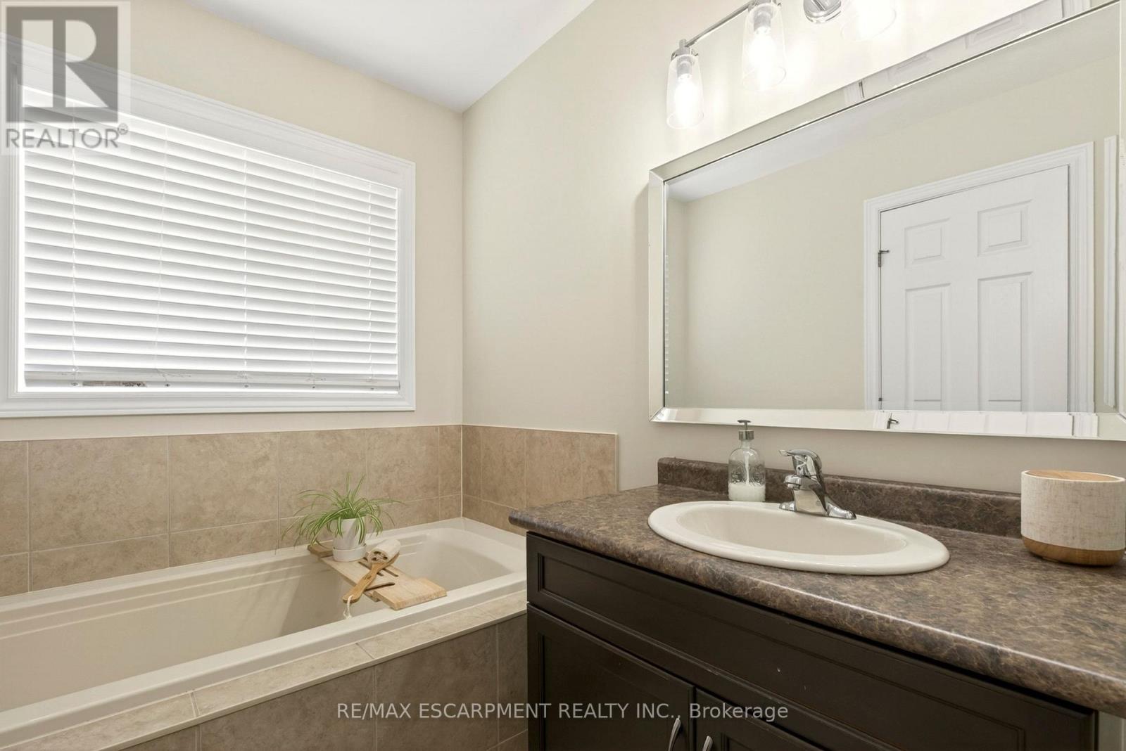 62 Fall Fair Way, Hamilton, Ontario  L0R 1C0 - Photo 26 - X13189204