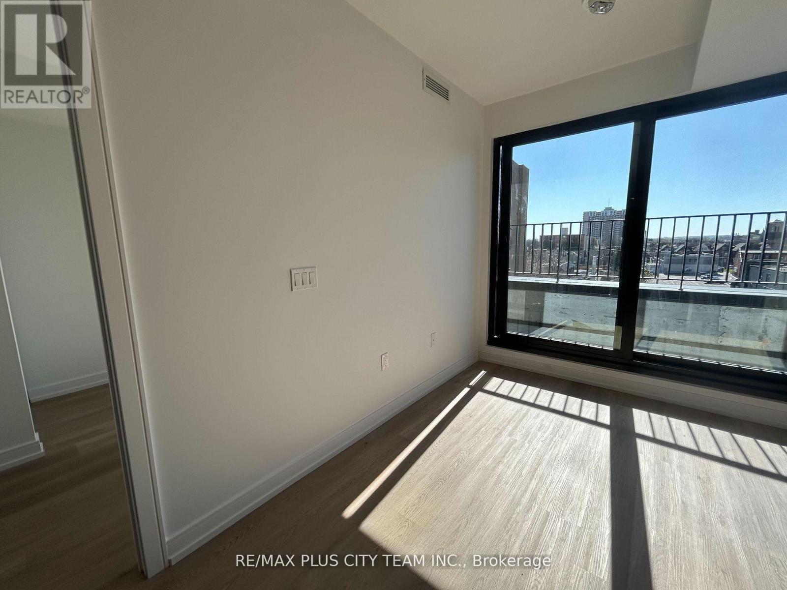 527 - 1 Jarvis Street E, Hamilton, Ontario  L8R 3J2 - Photo 2 - X13189472