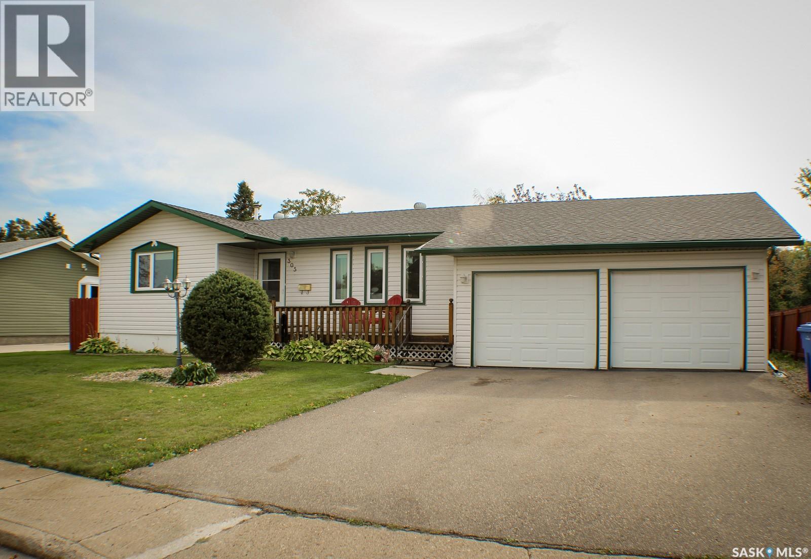 305 Churchill Drive, Melfort, Saskatchewan  S0E 1A0 - Photo 3 - SK032812