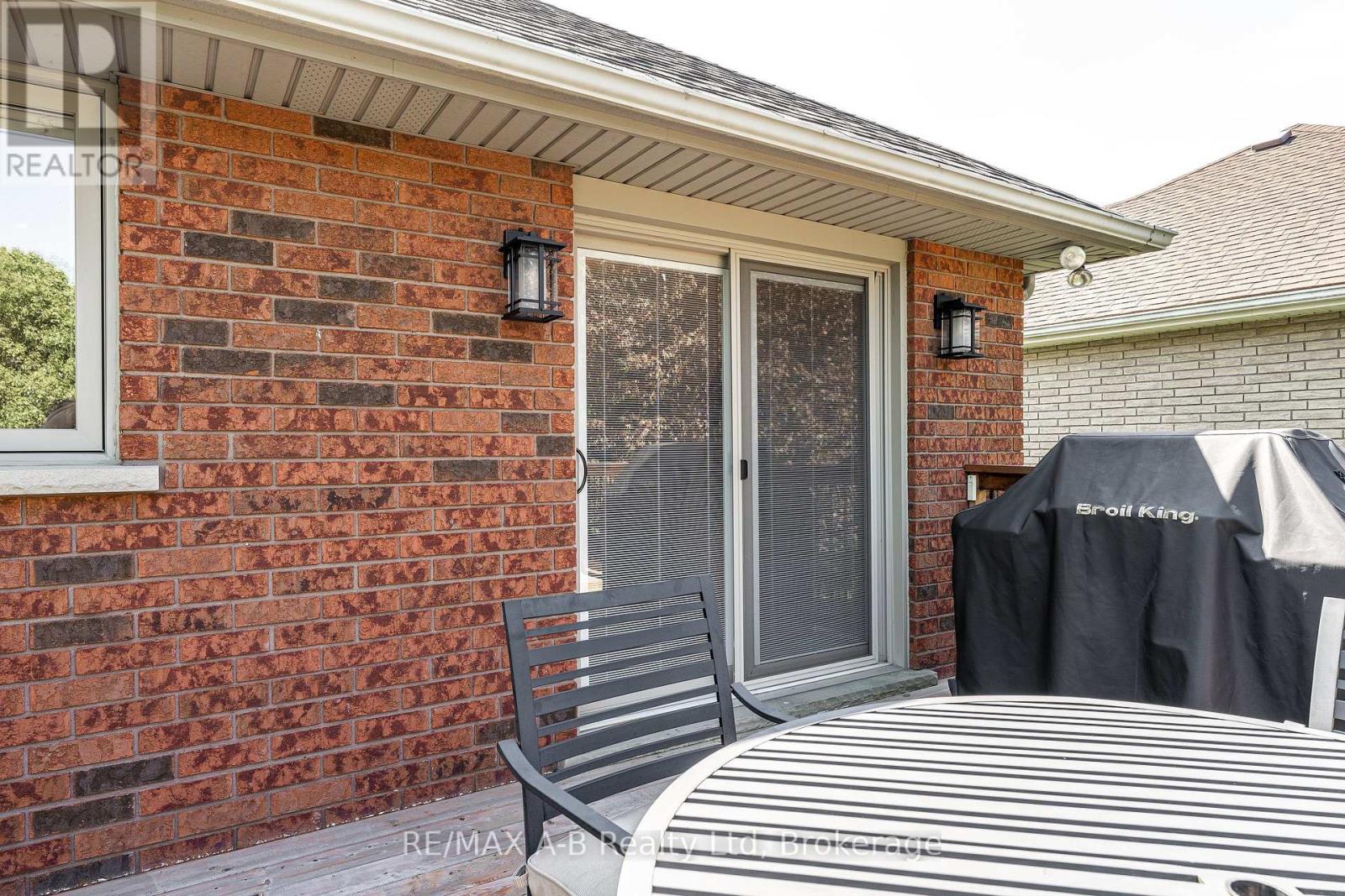 23 Hampton Court, Brant (South Dumfries), Ontario  N0E 1N0 - Photo 33 - X13190164