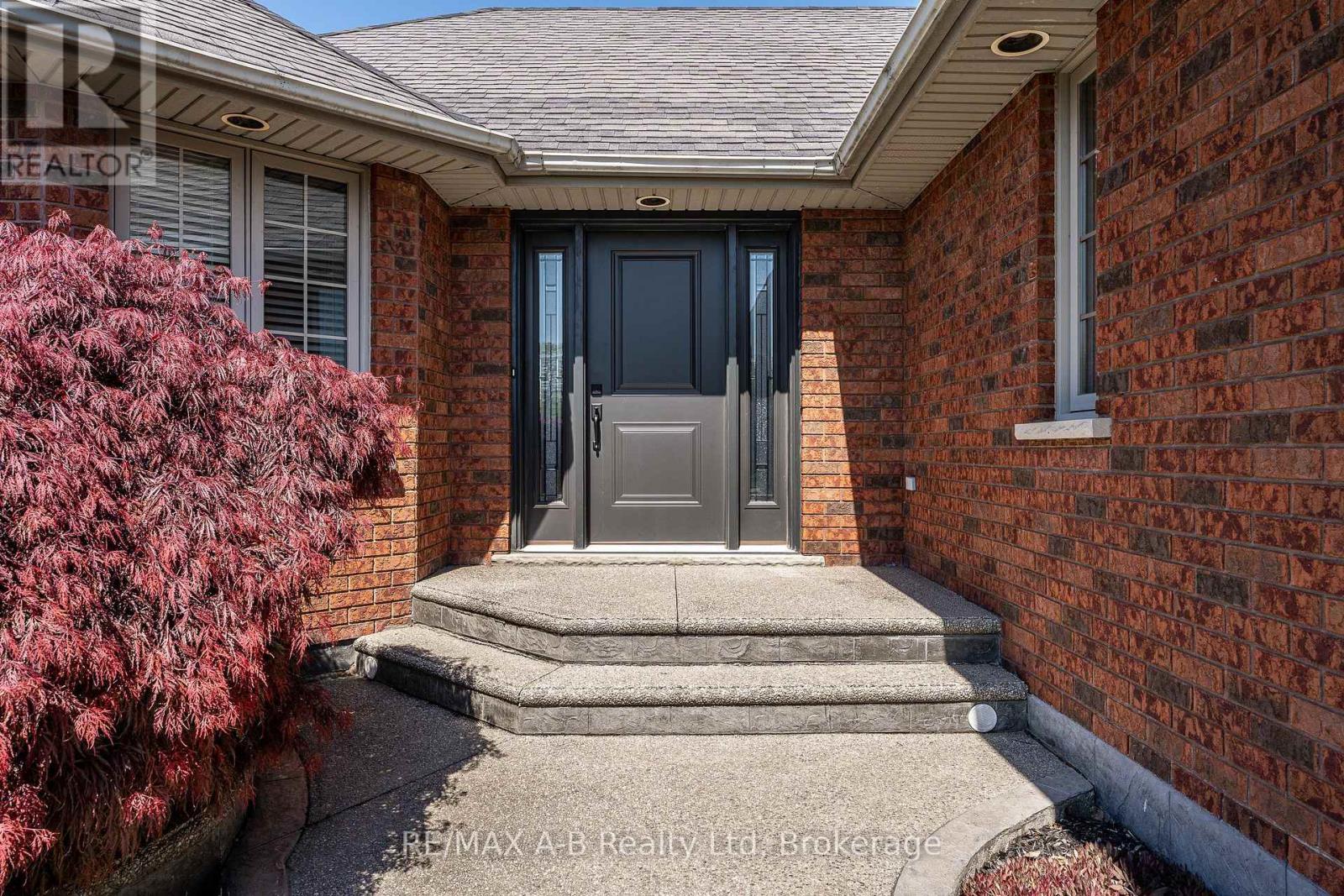 23 Hampton Court, Brant (South Dumfries), Ontario  N0E 1N0 - Photo 5 - X13190164