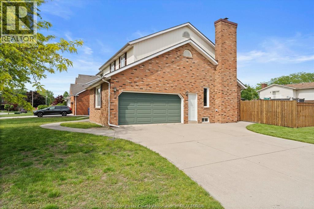 500 Rostrevor, Tecumseh, Ontario N8N 2B8 - Photo 3 - 26012299