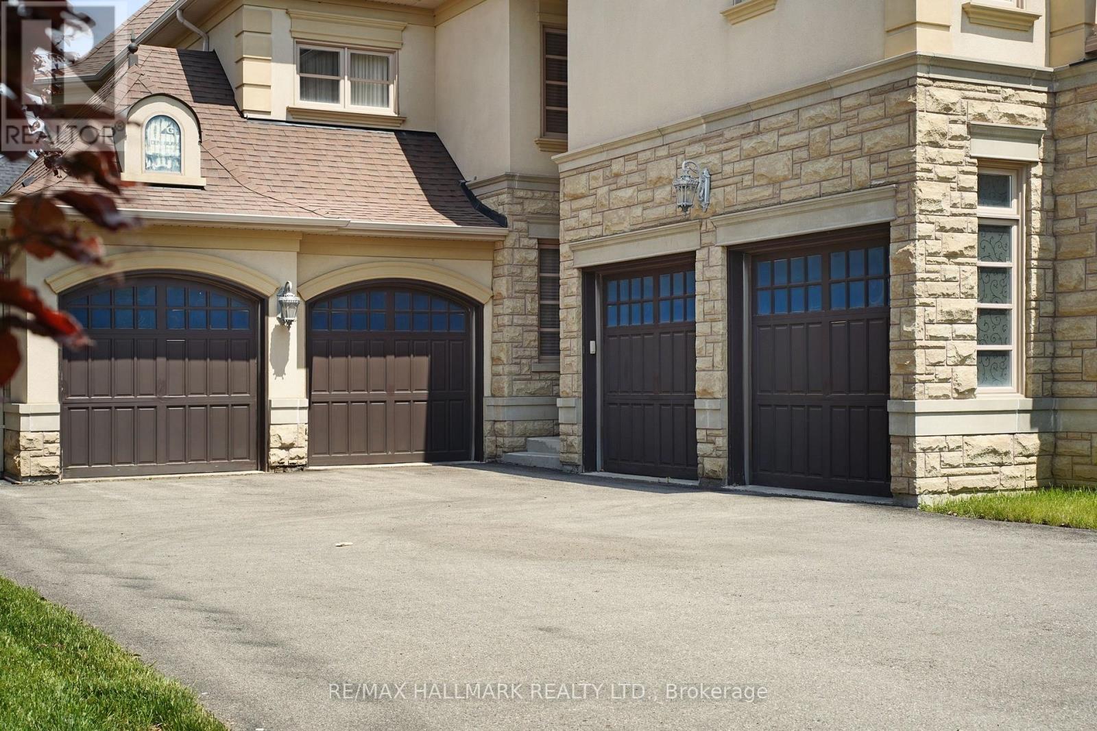 123 Carisbrooke Circle, Aurora, Ontario  L4G 0K4 - Photo 4 - N13172328
