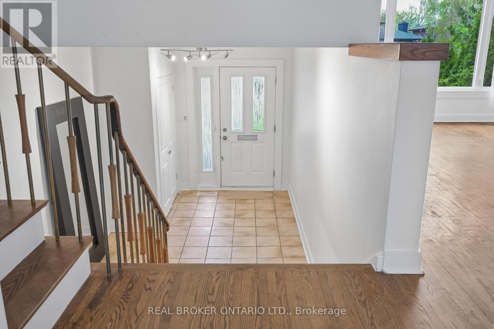 77 Norgrove Crescent, Toronto, Ontario  M9P 3C7 - Photo 3 - W13134042
