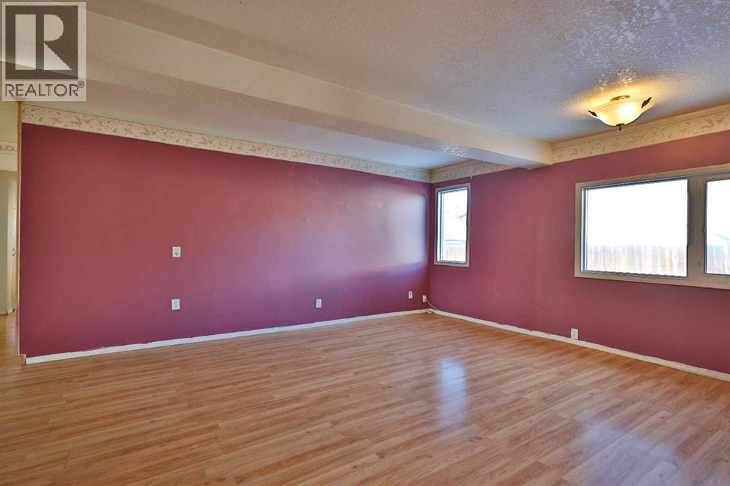 221 N 250 E, Raymond, Alberta  T0K 2S0 - Photo 12 - A2315235