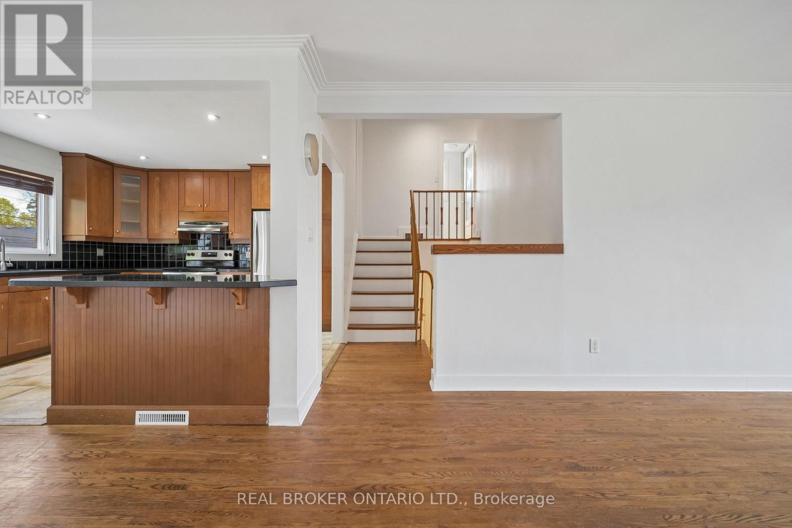 77 Norgrove Crescent, Toronto, Ontario  M9P 3C7 - Photo 6 - W13134042