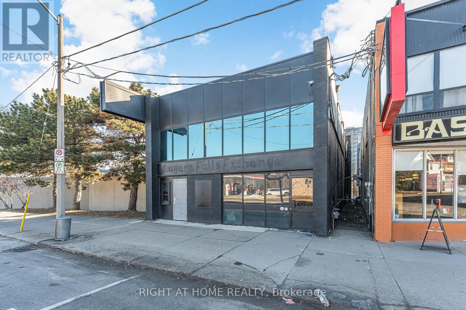 4872 Victoria Avenue, Niagara Falls, Ontario  L2E 4C5 - Photo 2 - X13183348