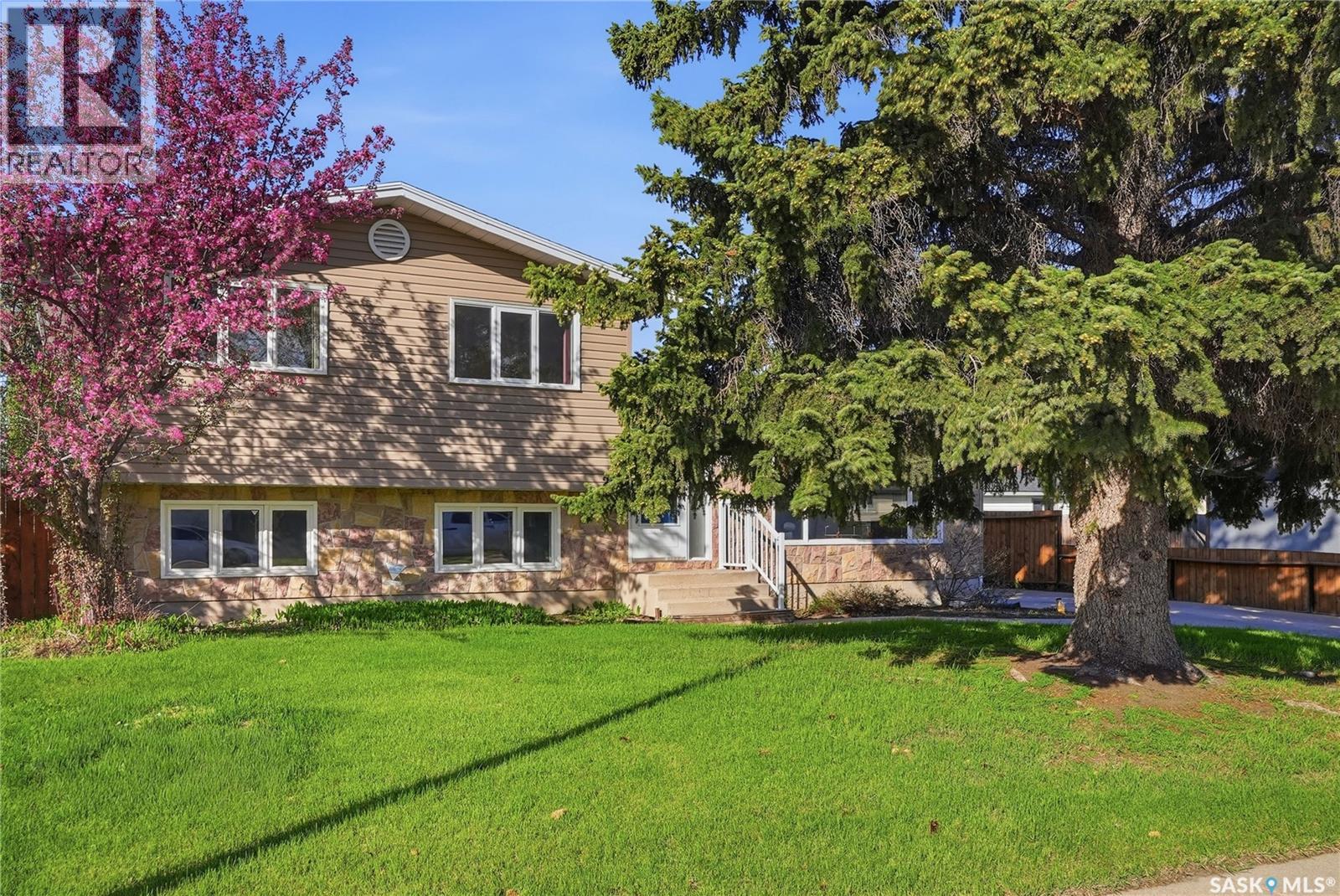 28 Malta Crescent, Saskatoon, Saskatchewan  S7L 3W1 - Photo 1 - SK037067