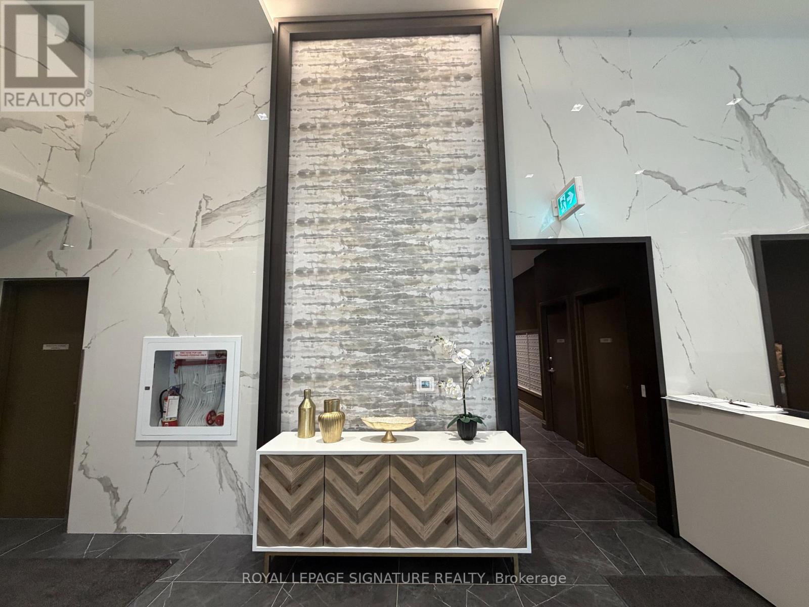2506 - 4955 Yonge Street, Toronto, Ontario  M2N 0L8 - Photo 2 - C13189750