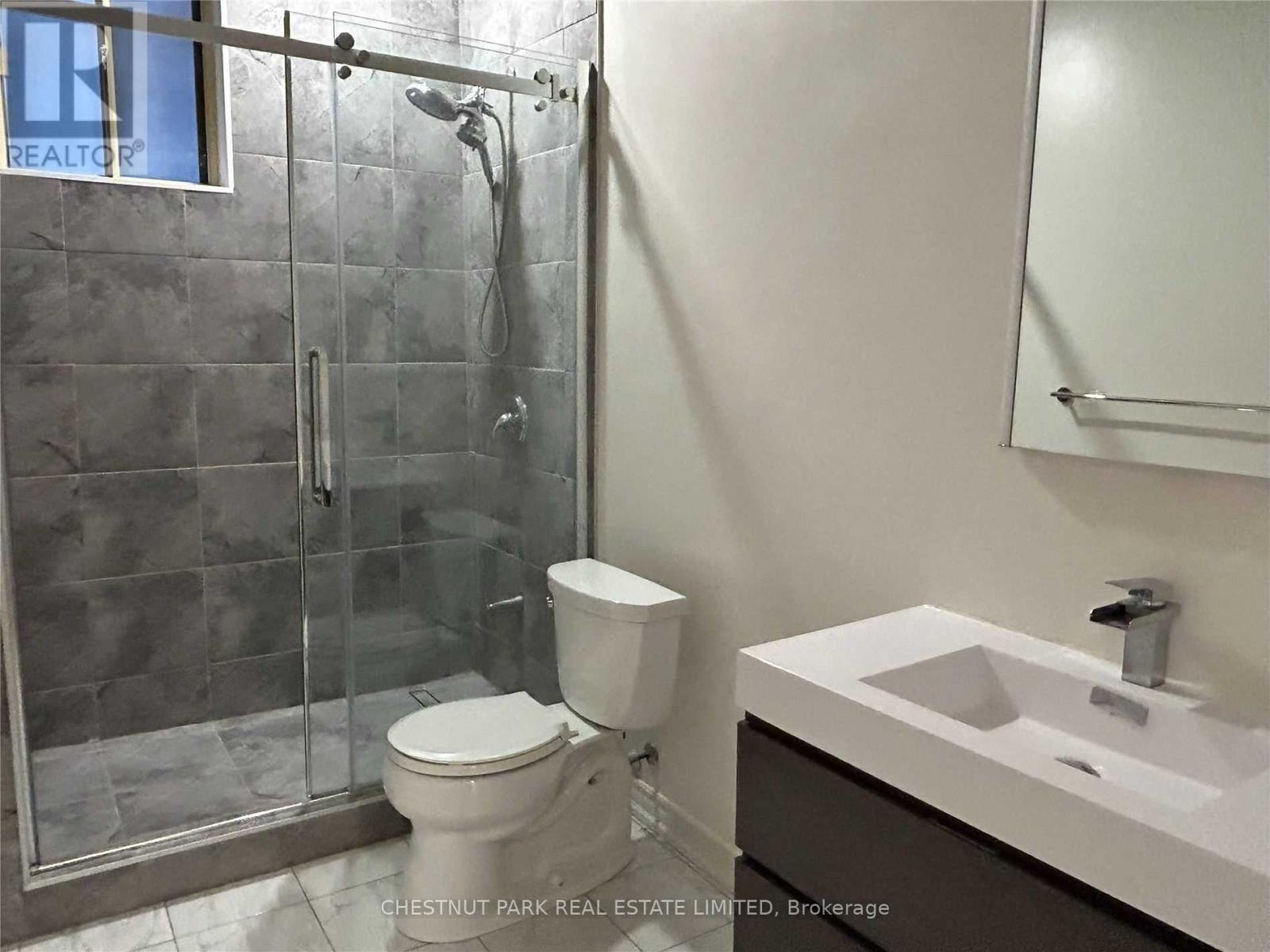 2nd Flr - 179 Avenue Road, Toronto, Ontario  M5R 2J2 - Photo 12 - C13189830