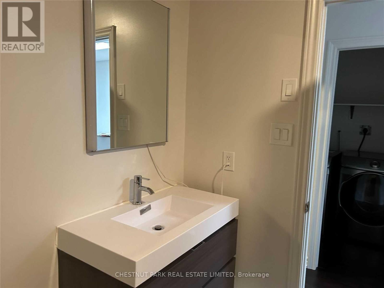2nd Flr - 179 Avenue Road, Toronto, Ontario  M5R 2J2 - Photo 15 - C13189830