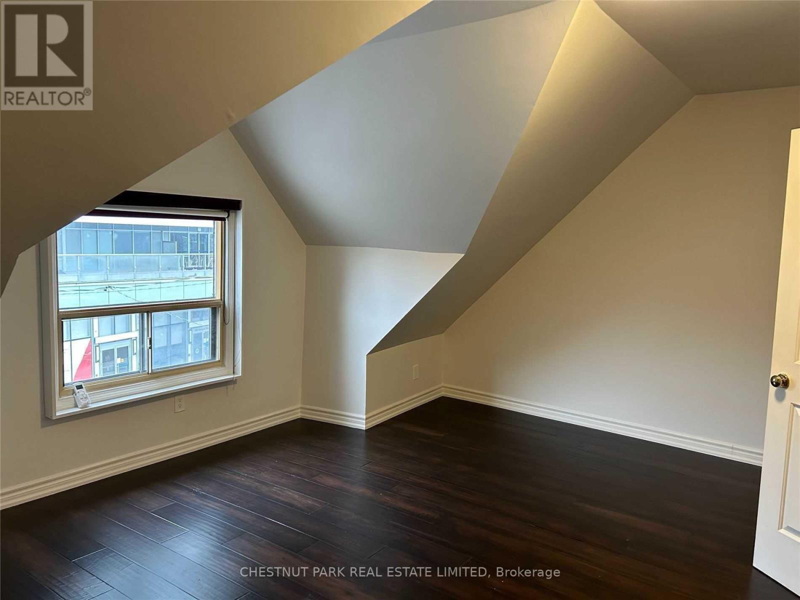 2nd Flr - 179 Avenue Road, Toronto, Ontario  M5R 2J2 - Photo 18 - C13189830