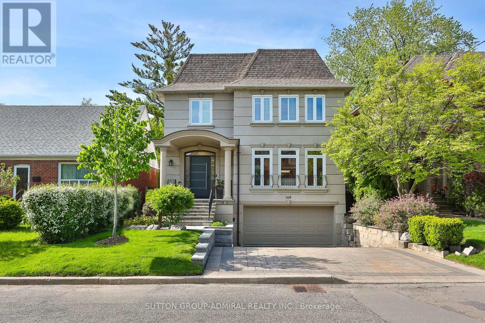 568 FAIRLAWN AVENUE, Toronto, Ontario