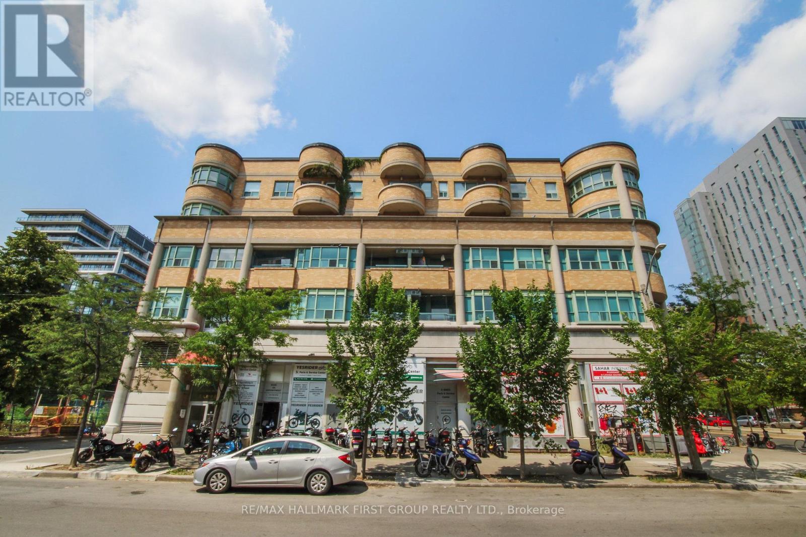 304 - 8 Oxford Street, Toronto, Ontario  M5T 1N9 - Photo 2 - C13190106