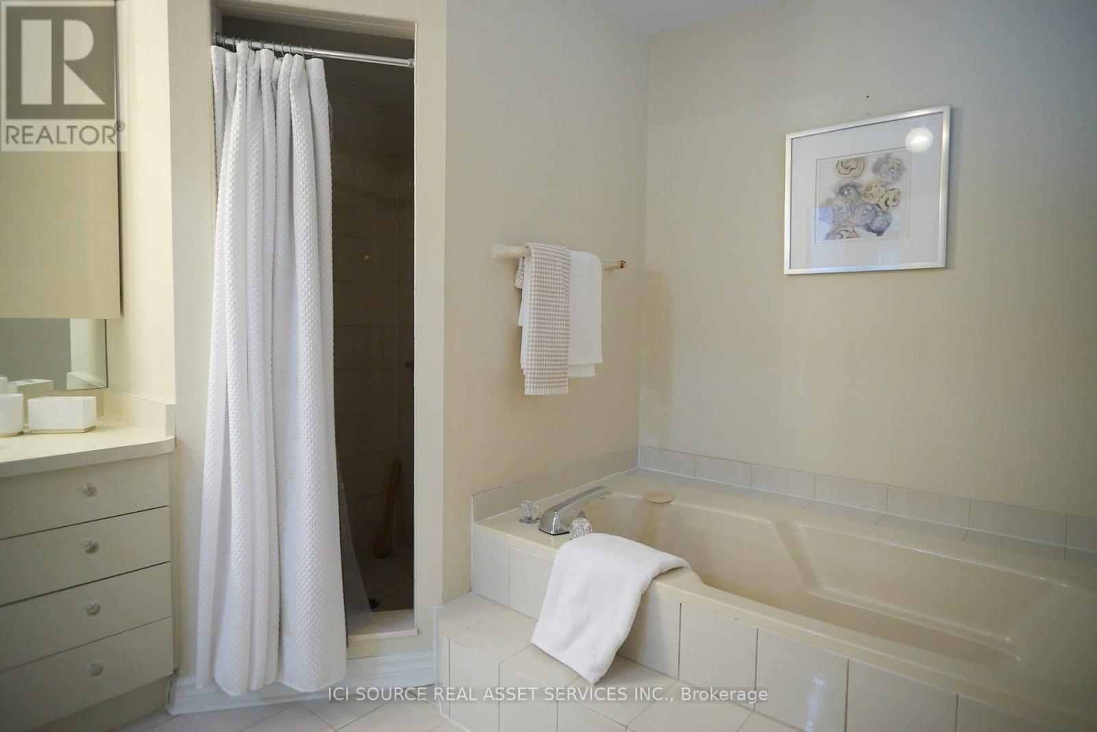 104 Almore Avenue, Toronto, Ontario  M3H 2H5 - Photo 21 - C13190182