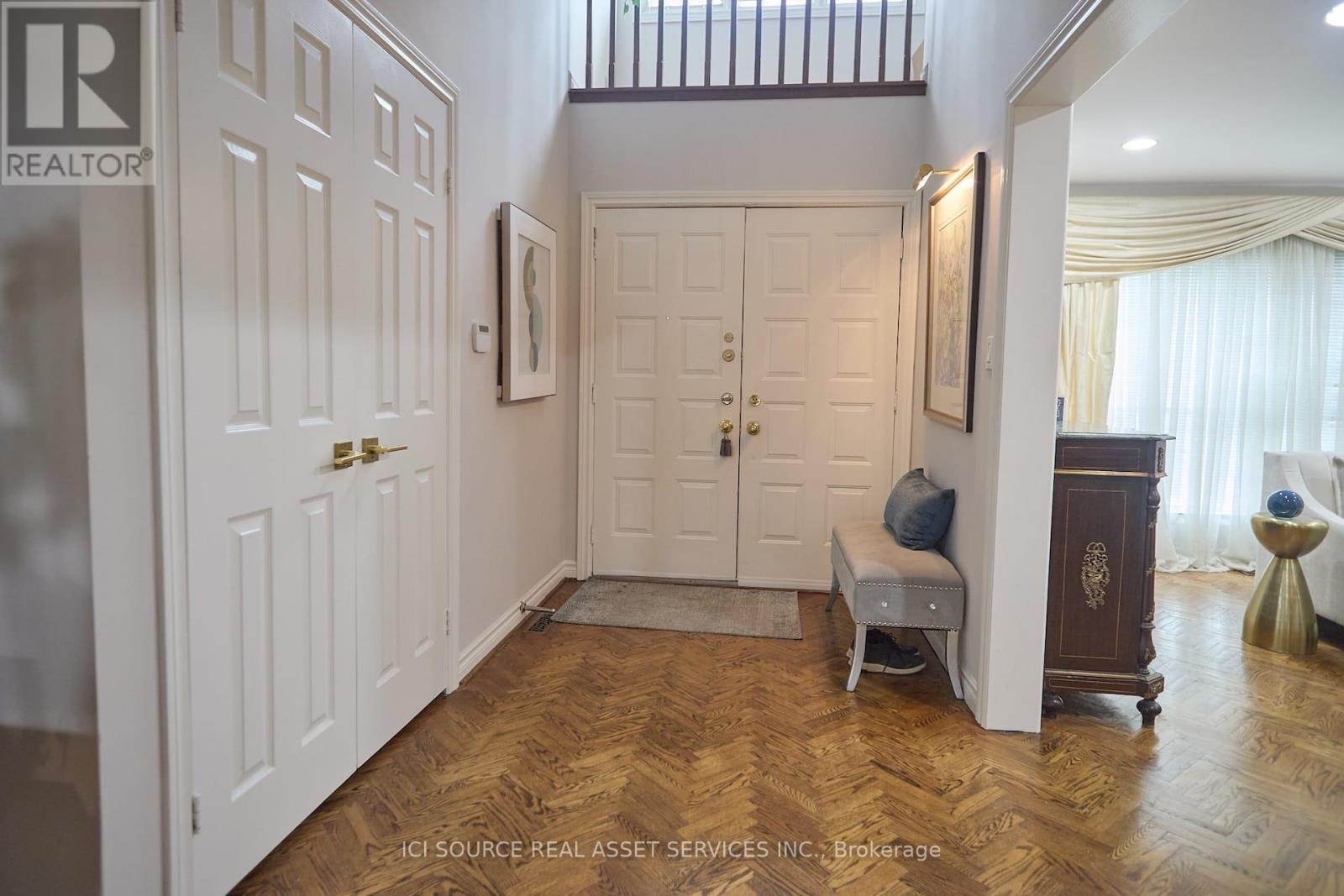 104 Almore Avenue, Toronto, Ontario  M3H 2H5 - Photo 5 - C13190182