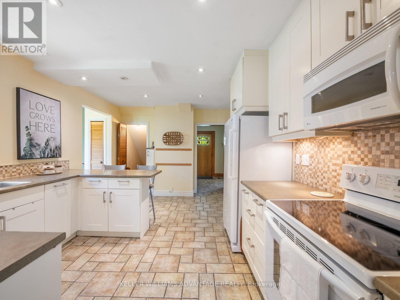 27 Lyall Avenue, Toronto, Ontario  M4E 1W1 - Photo 15 - E13190146