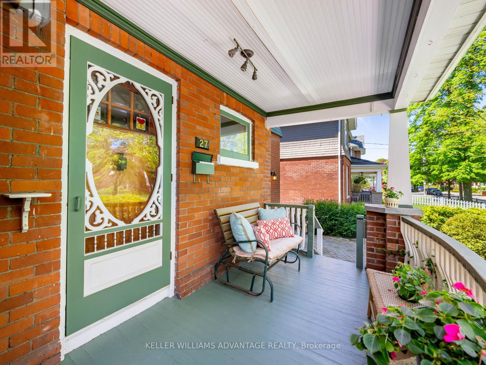 27 Lyall Avenue, Toronto, Ontario  M4E 1W1 - Photo 3 - E13190146