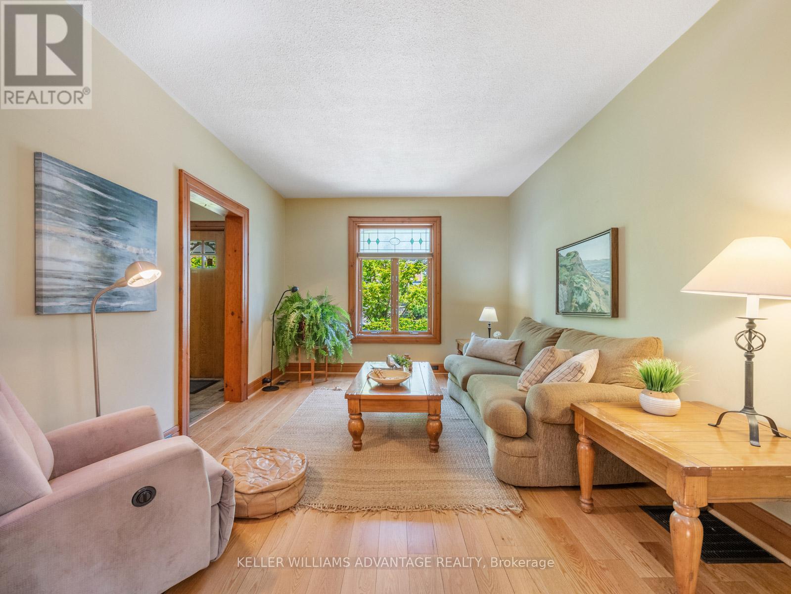 27 Lyall Avenue, Toronto, Ontario  M4E 1W1 - Photo 5 - E13190146