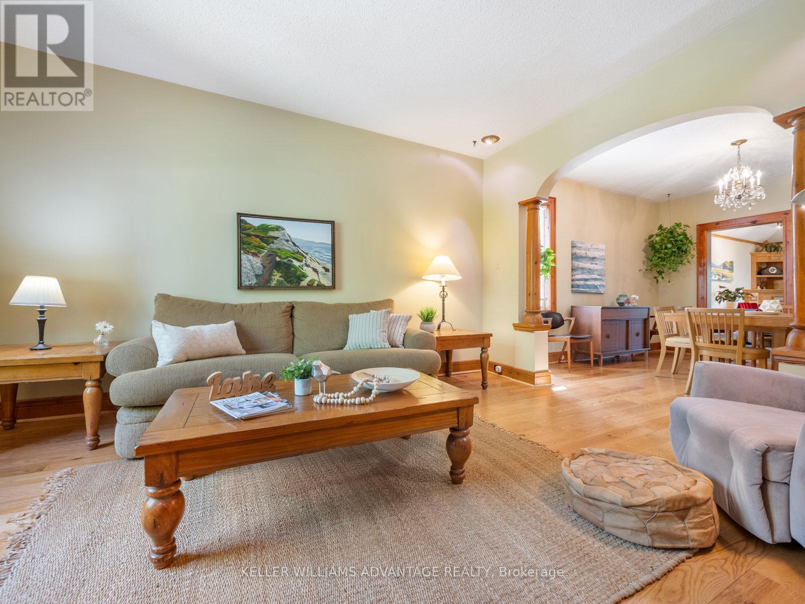 27 Lyall Avenue, Toronto, Ontario  M4E 1W1 - Photo 6 - E13190146
