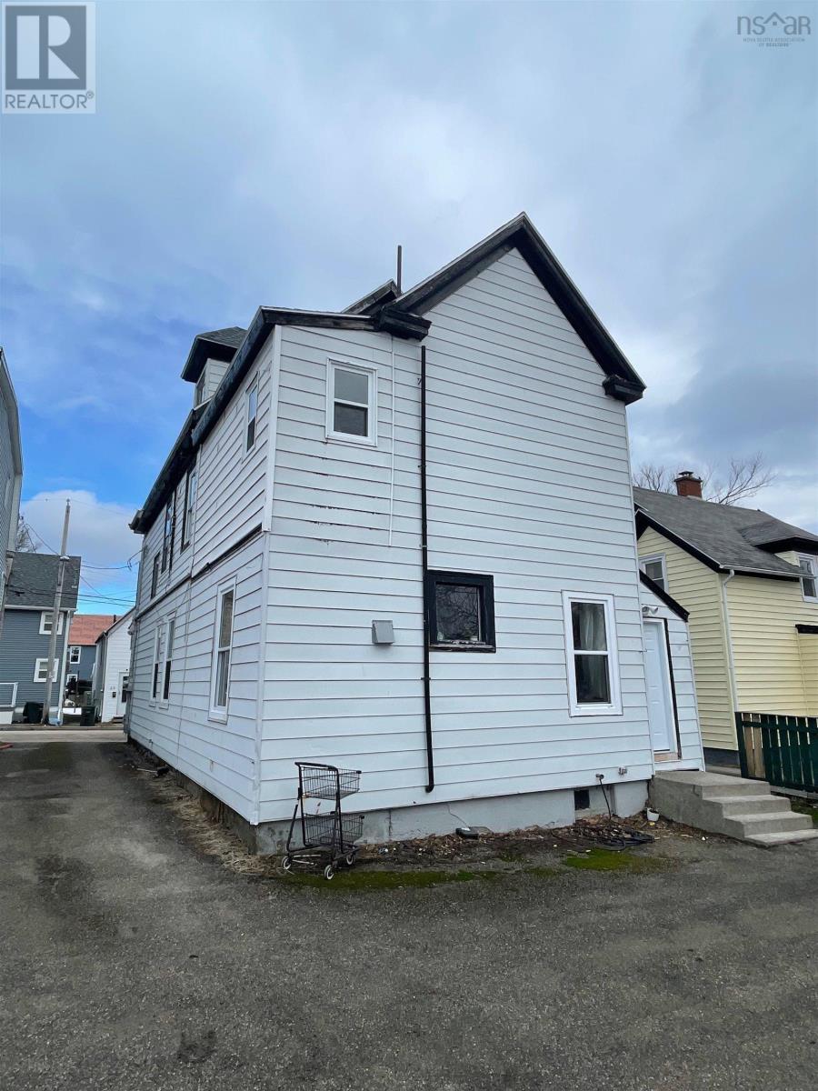 34 Amelia Street, Sydney, Nova Scotia  B1P 6C2 - Photo 3 - 202606121