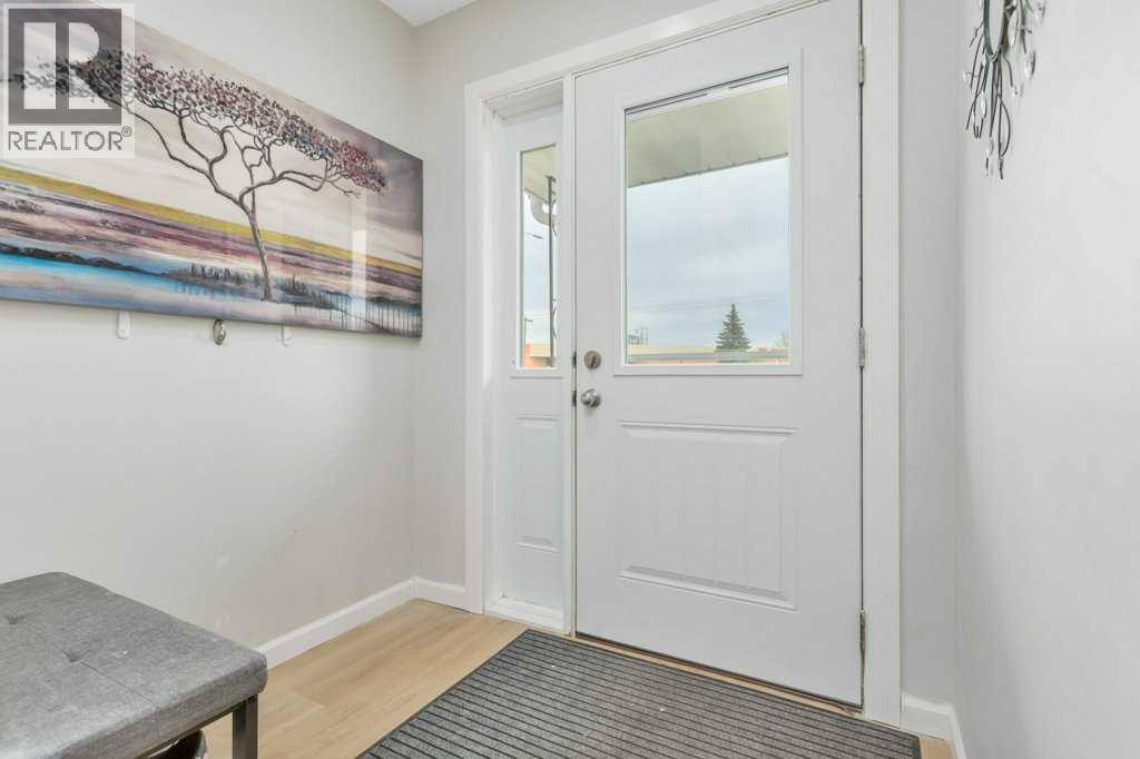 5606 58 Street, Lacombe, Alberta  T4L 1R3 - Photo 3 - A2310936