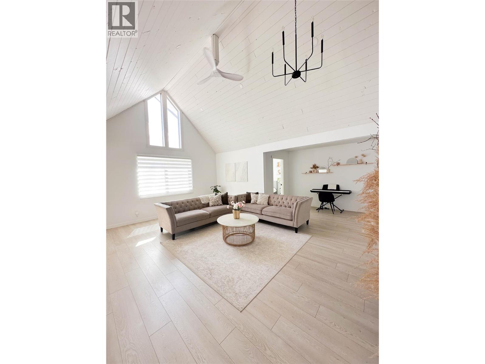 72 81st Avenue, Grand Forks, British Columbia V0H 1H0 - Photo 5 - 10384598