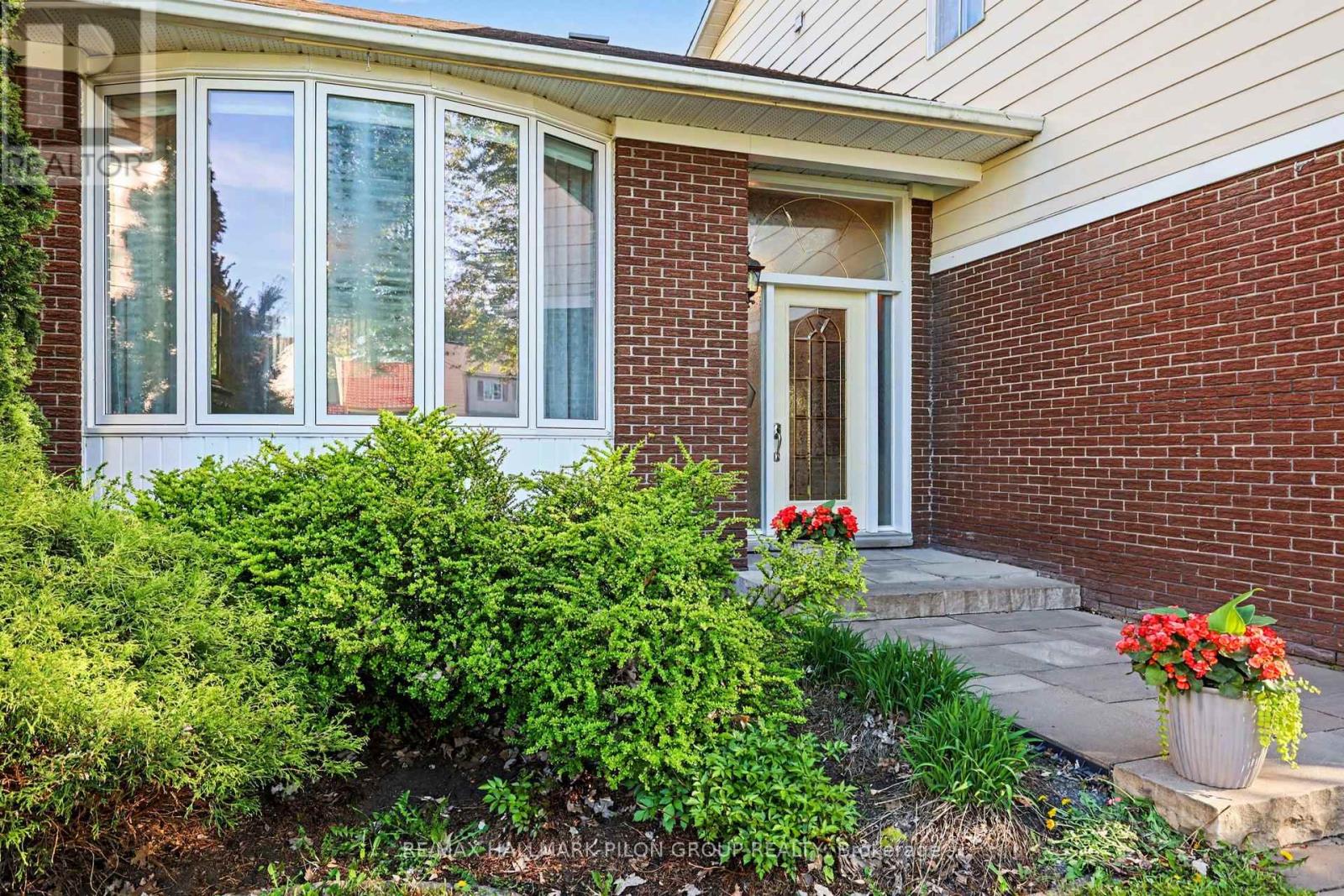6350 Larmond Avenue, Ottawa, Ontario  K1C 2H6 - Photo 3 - X13191056