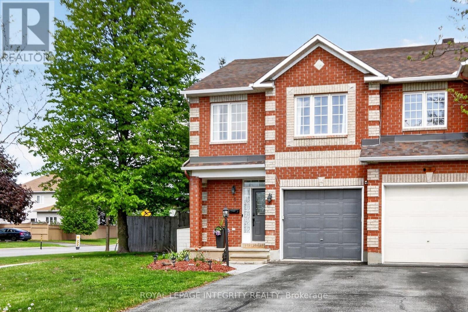 1 Chantilly Gate, Ottawa, Ontario  K2S 2B2 - Photo 2 - X13192404