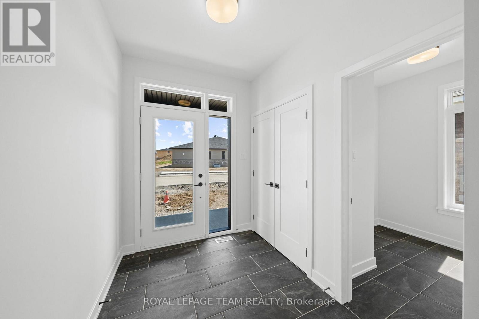 1090 Moore Street, Brockville, Ontario  K6V 7N1 - Photo 4 - X13192814