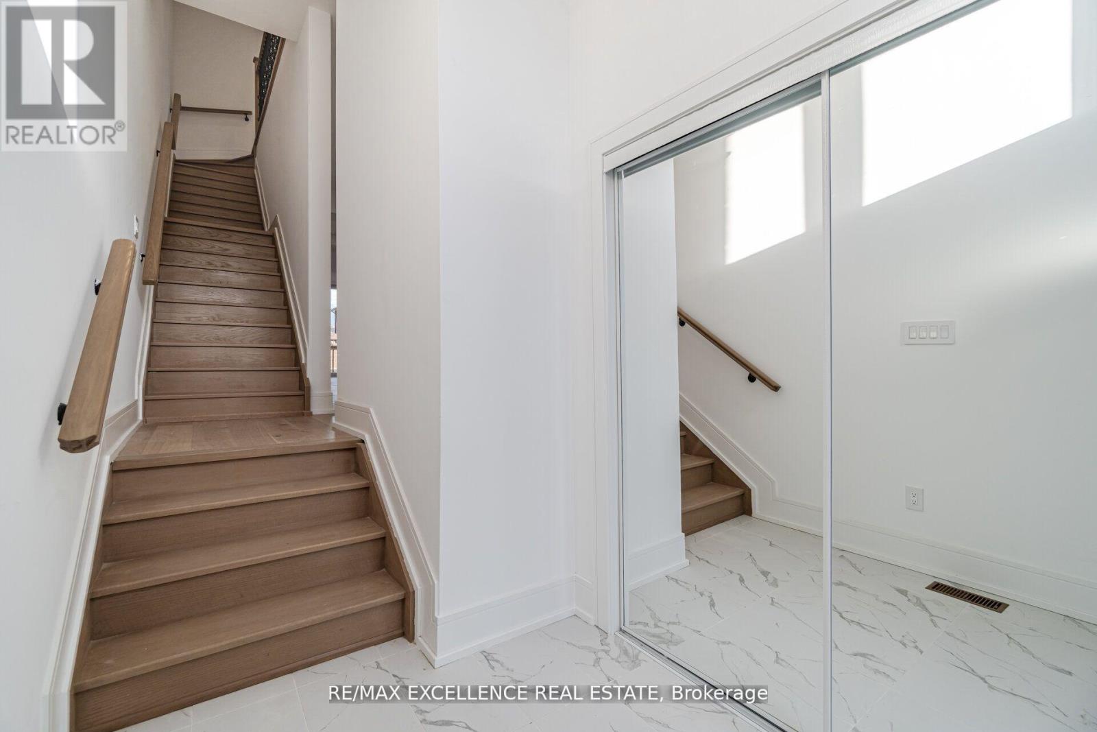 55 Renfield Street, Toronto, Ontario  M6M 4V5 - Photo 4 - W13189786