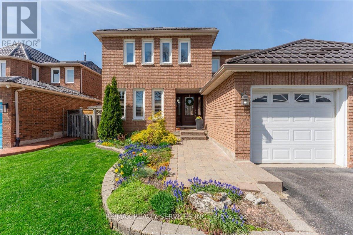 36 Brydon Crescent, Brampton, Ontario  L6X 3H2 - Photo 3 - W13189860